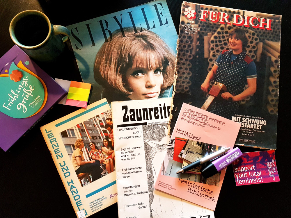 Zeitschriften Sibylle, Für Dich, Zaunreiterin und andere liegen übereinander / Bildrechte: MONAliesA