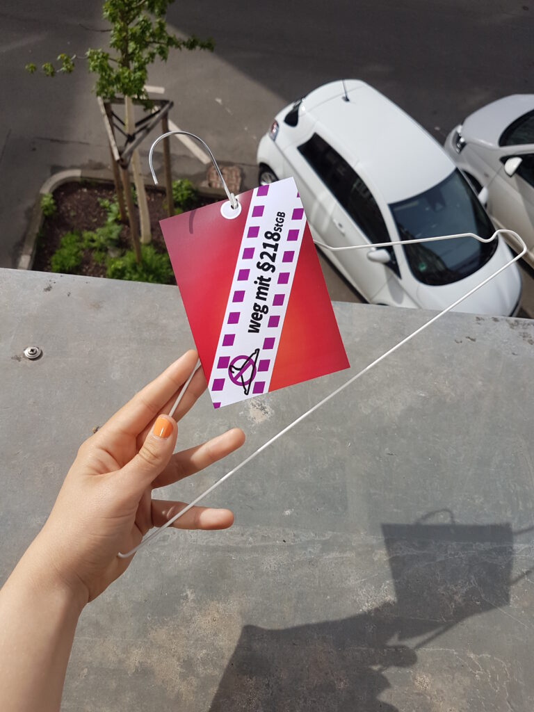 Kleiderbügel-Aktion in Leipzig 2021, Pro Choice Leipzig, Caroline Dalibur (Fotografin), Rechte vorbehalten